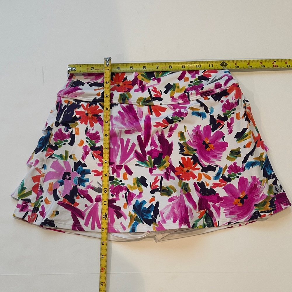 Dona Jo Colorful Floral Ruffled golf/tennis skirt.